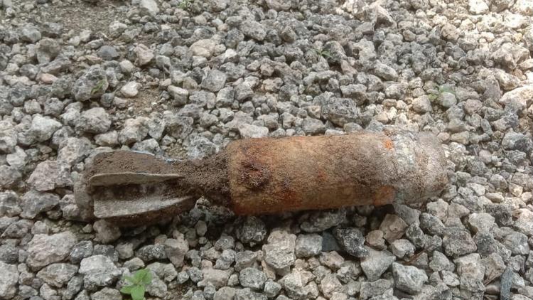 Foto : Mortir yang ditemukan warga di kawasan hutsn jati Petak 25 RPH Ngawenan