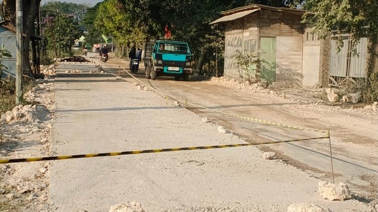 Foto : Pengerjaan proyek jalan di Kabupaten Blora yang menggunakan dana pinjaman daerah