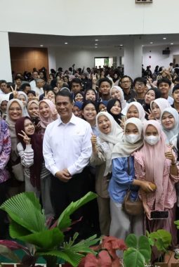 Di Hadapan Mahasiswa Unhas, Mentan Amran: Masa Depan Pertanian Ditentukan Karakter dan Mindset Generasi Muda