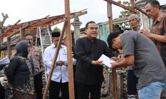 Tinjau Korban Kebakaran ‘Pasar Darurat’ Ngawen, Bupati Blora Serahkan Bantuan
