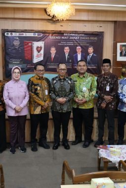 Hadiri Bedah Buku ” Mens Rea ” Karya Kajati Jateng, Bupati Arief Siap Undang Kajati ke Blora Untuk Beri Pencerahan