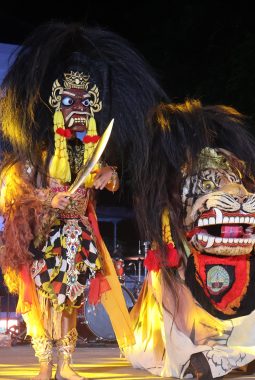 Aksi Singo Sari Budoyo Curi Perhatian, Bunda Aini Bawa Misi Budaya Blora ke Solo