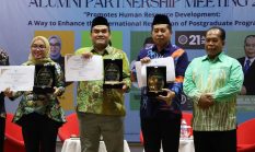 Almamater, Penghargaan, dan Cara Mas Arief Menggandeng Wamenkop