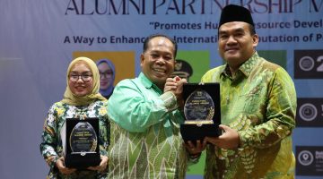 Bikin Bangga! Bupati Arief Rohman Sabet Penghargaan Bergengsi dari UNNES